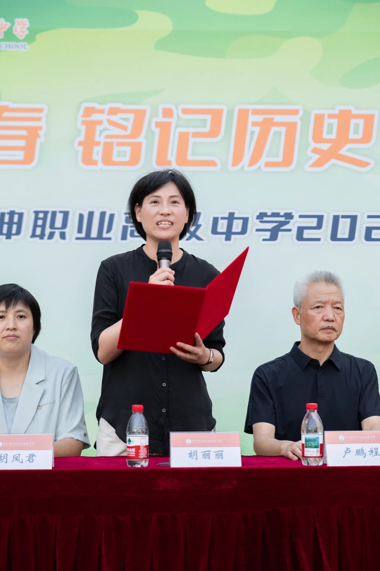 e9d508a366a8207aaba35f26a68aafe5.jpg